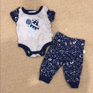 NWOT Baby outfit SALE BUNDLE 4 BABY ITEMS $20!!